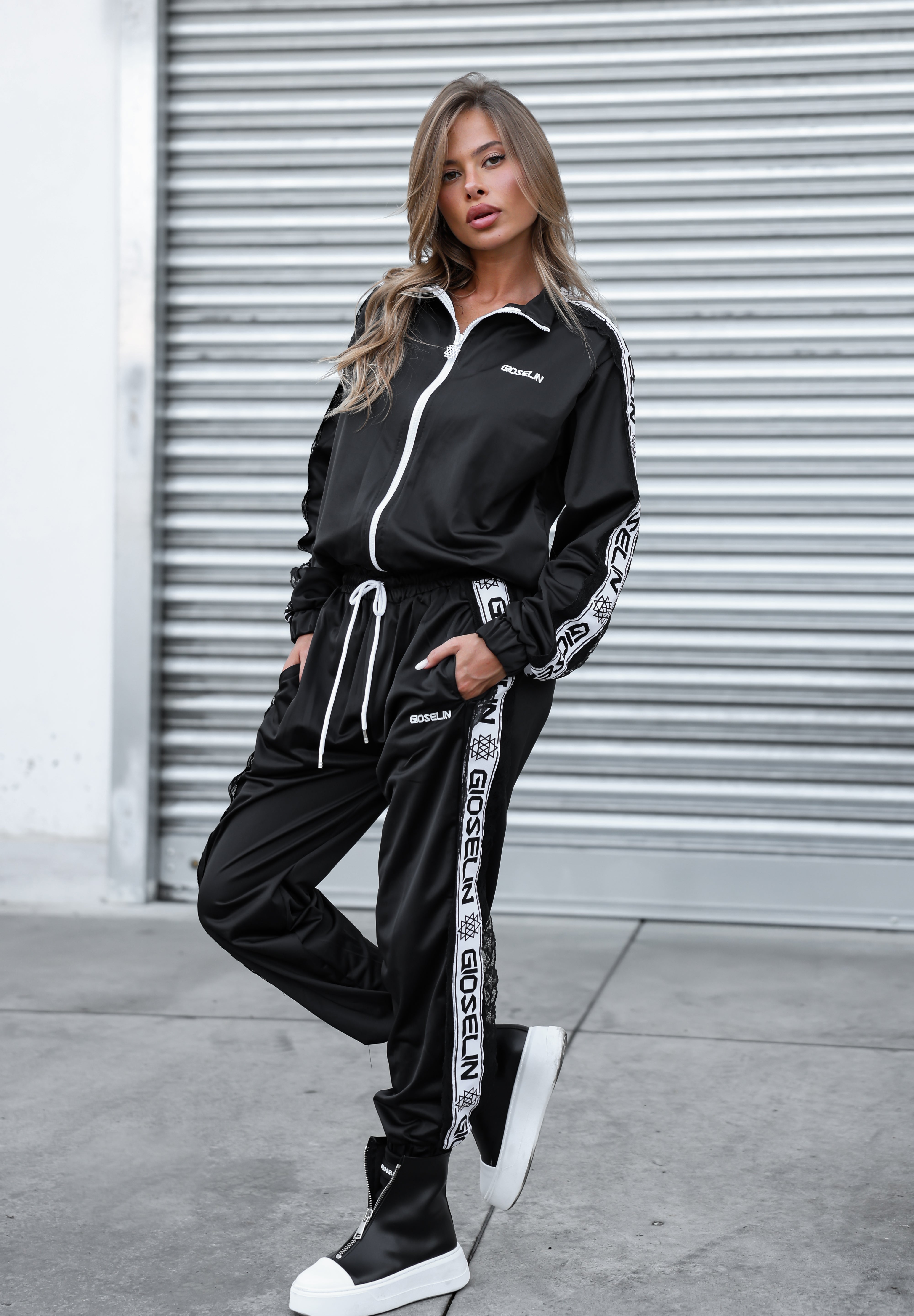 Survêtement noir brodé