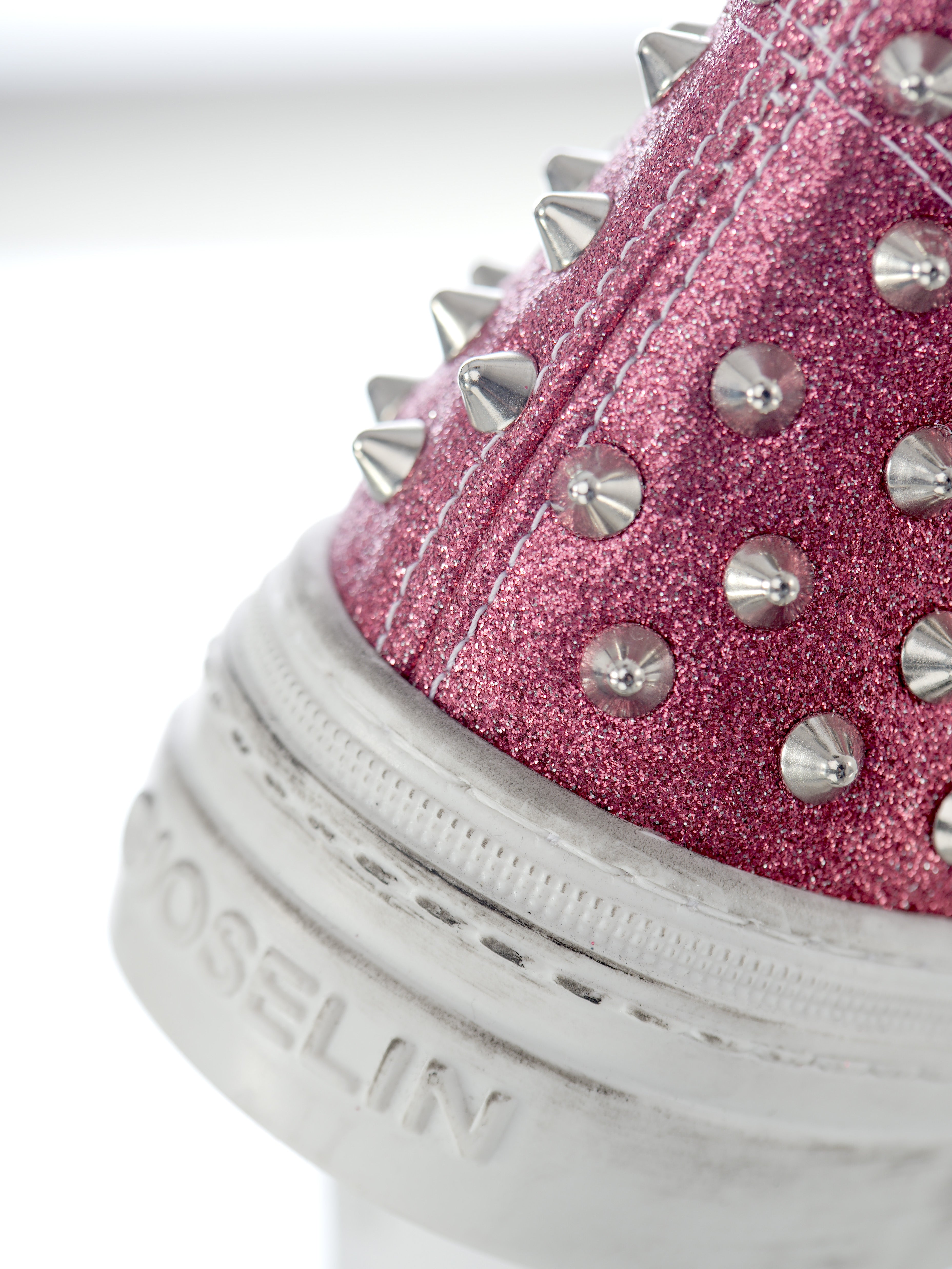 Jouer aux paillettes roses