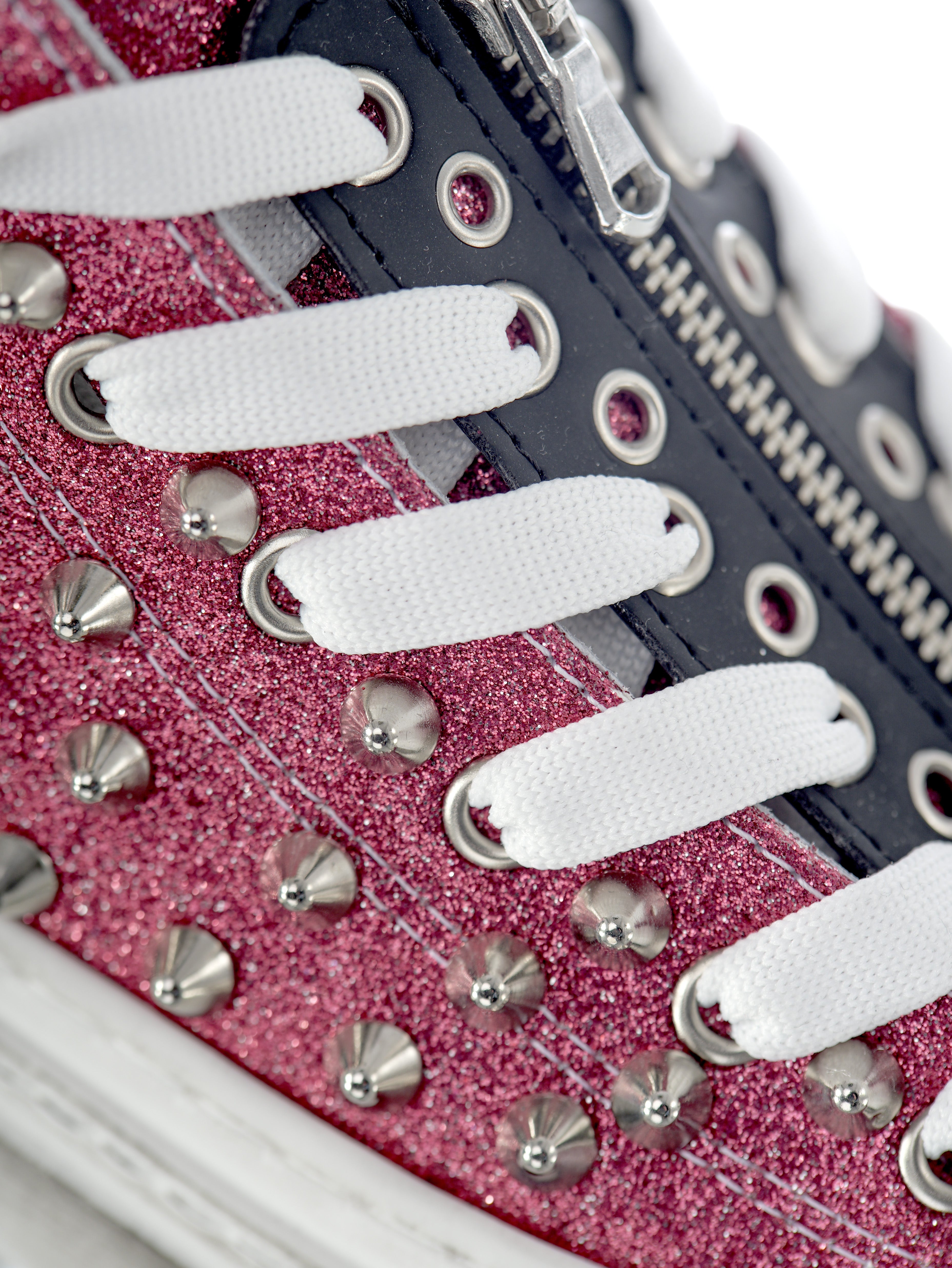 Jouer aux paillettes roses