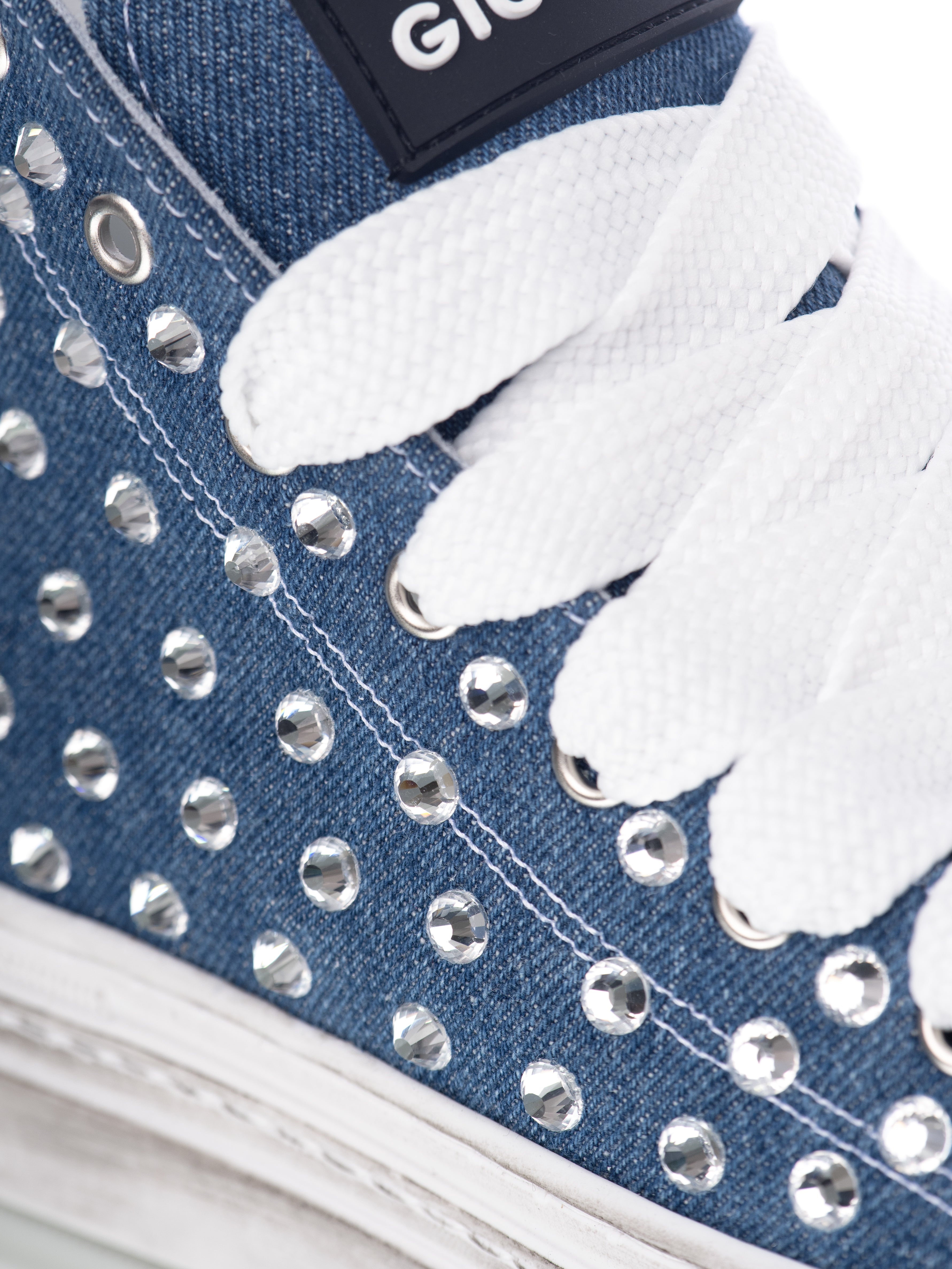 Jouer au diamant en denim foncé