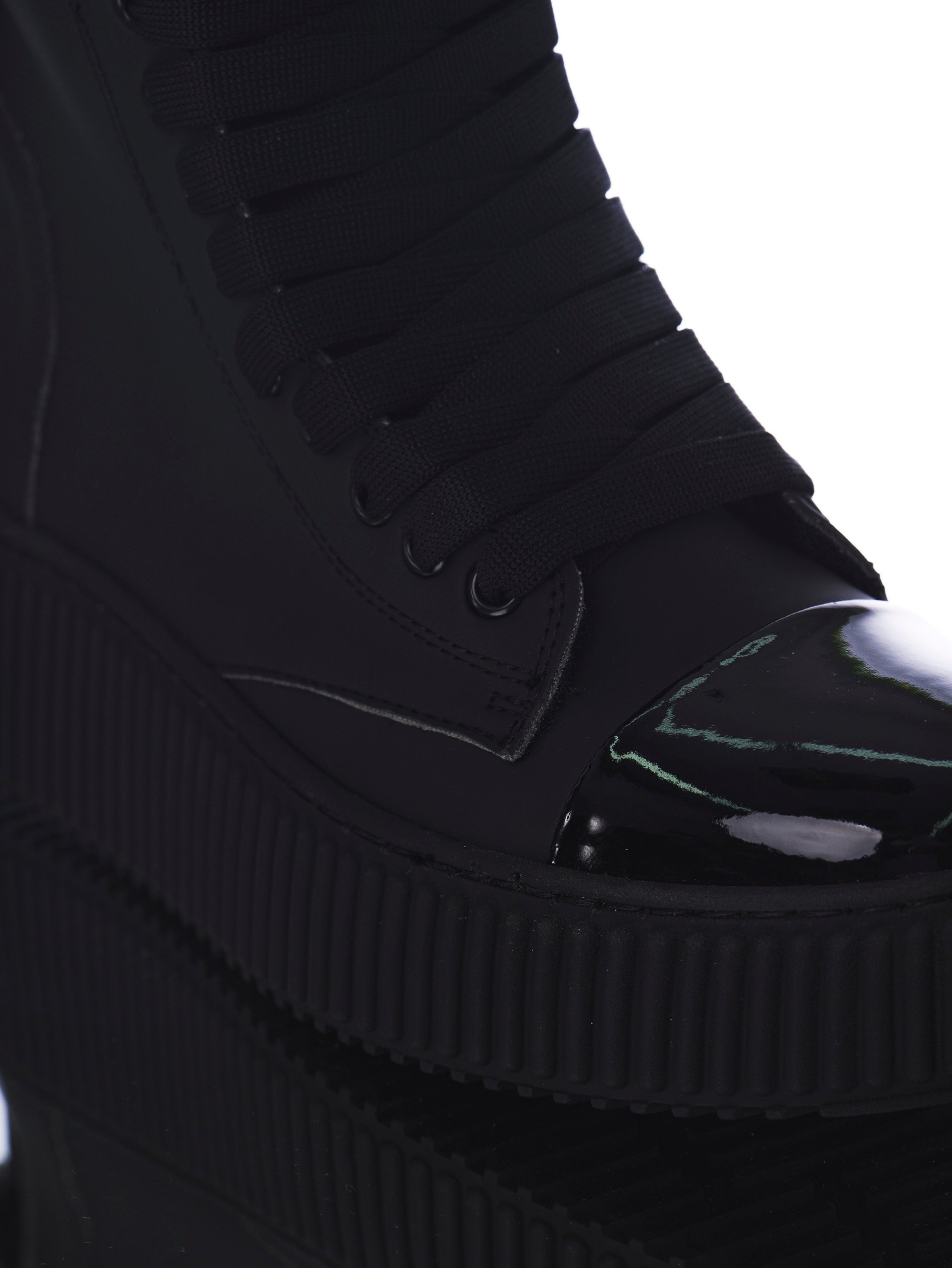 Noir total de niveau supérieur