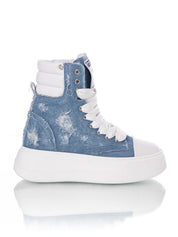 Jean déchiré et noueux