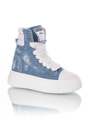 Jean déchiré et noueux