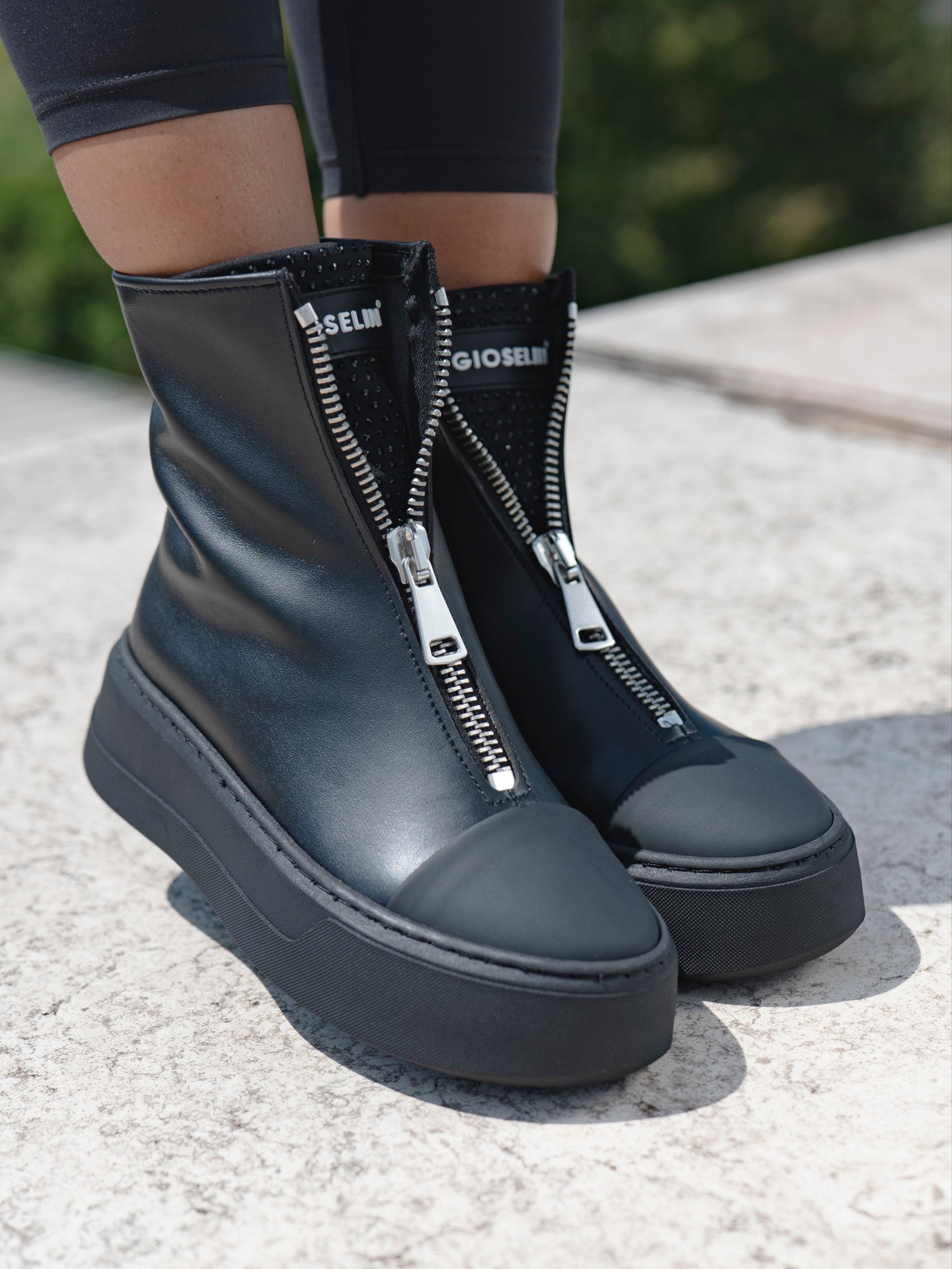 LUMIÈRE - Ligne Total Diamant Noir