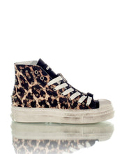 Jouez aux étalons sauvages